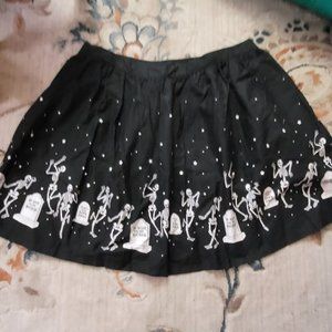 New with tags ModCloth Halloween skater skirt with skeletons Size 24